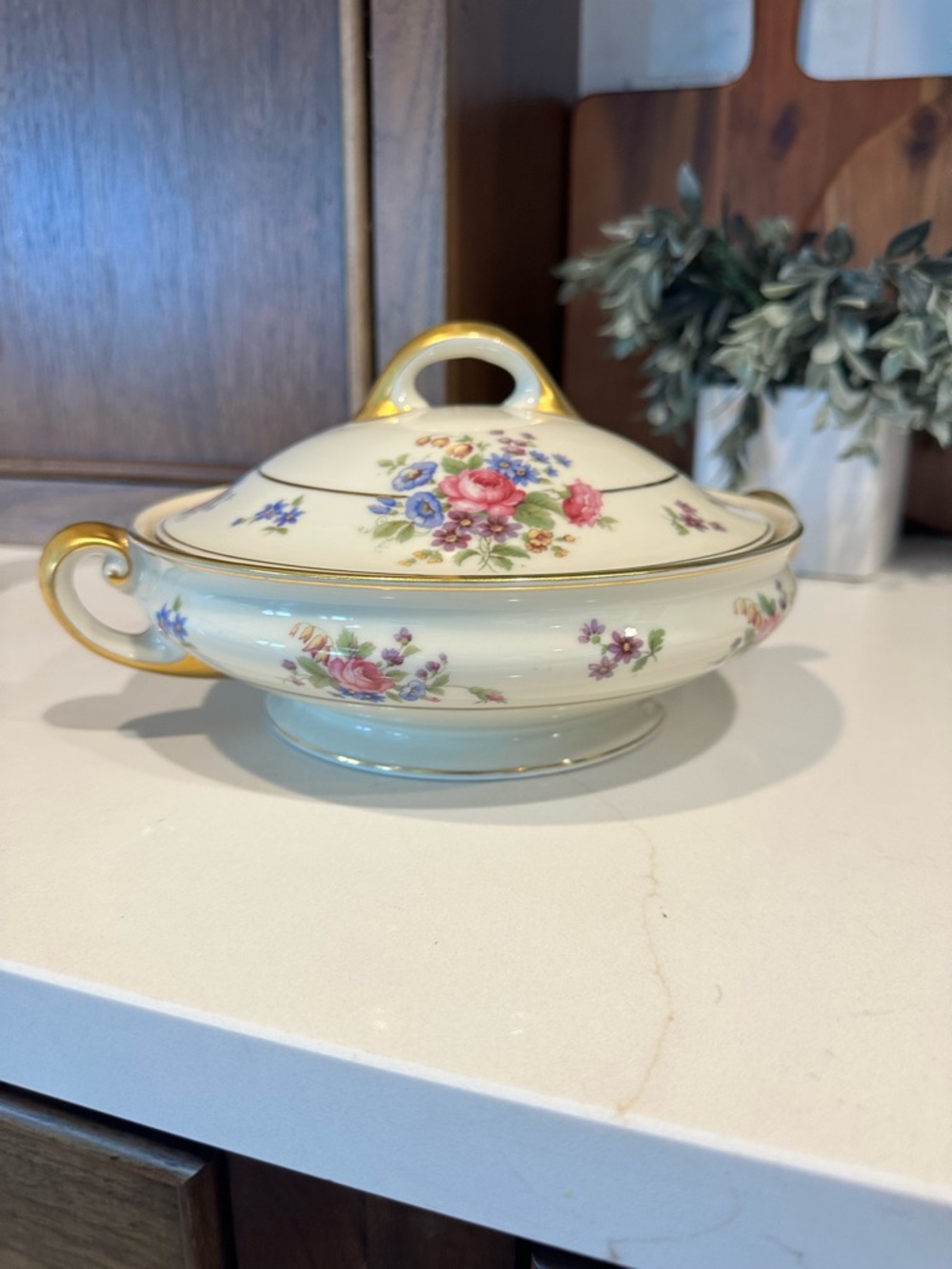 Queen’s Rose Fine China Floral Dish Smooth #4416 Covered Vegetable Bowl